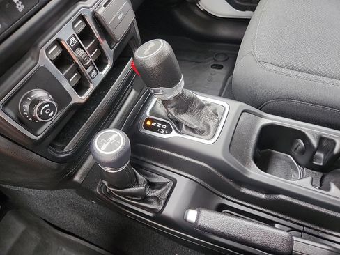 Used 2022 Jeep Wrangler Unlimited Sport AWD/4WD image 26