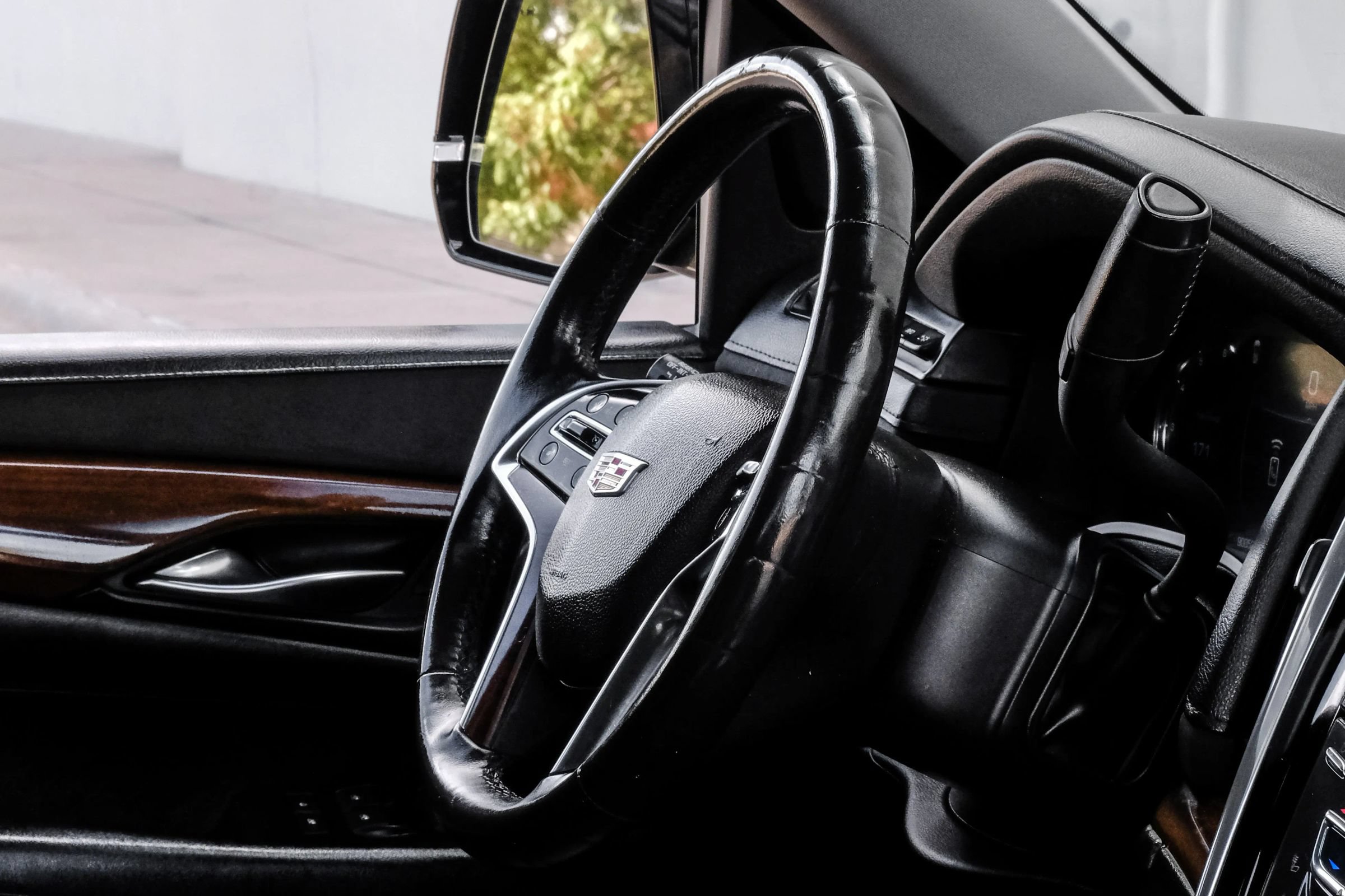 Used 2016 Cadillac Escalade Luxury AWD/4WD image 19