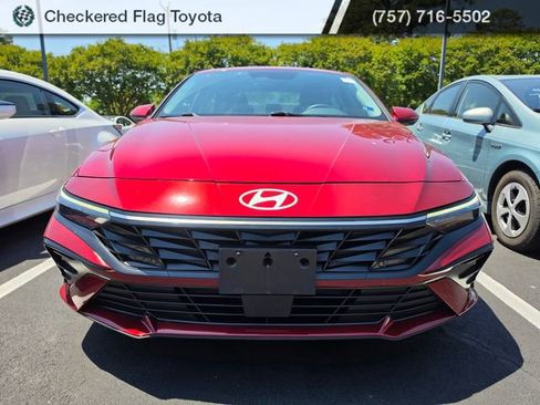 Used 2024 Hyundai Elantra SEL w/ Convenience Package FWD image 2