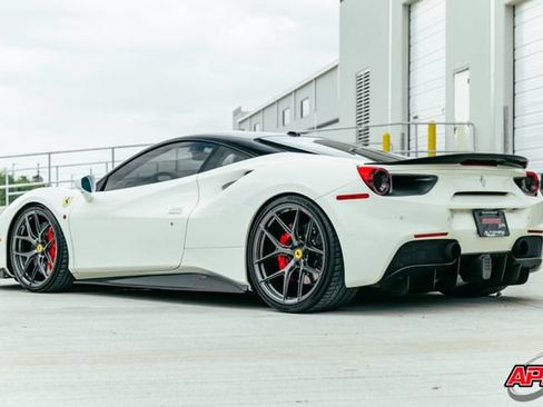 Used 2018 Ferrari 488 GTB RWD image 10