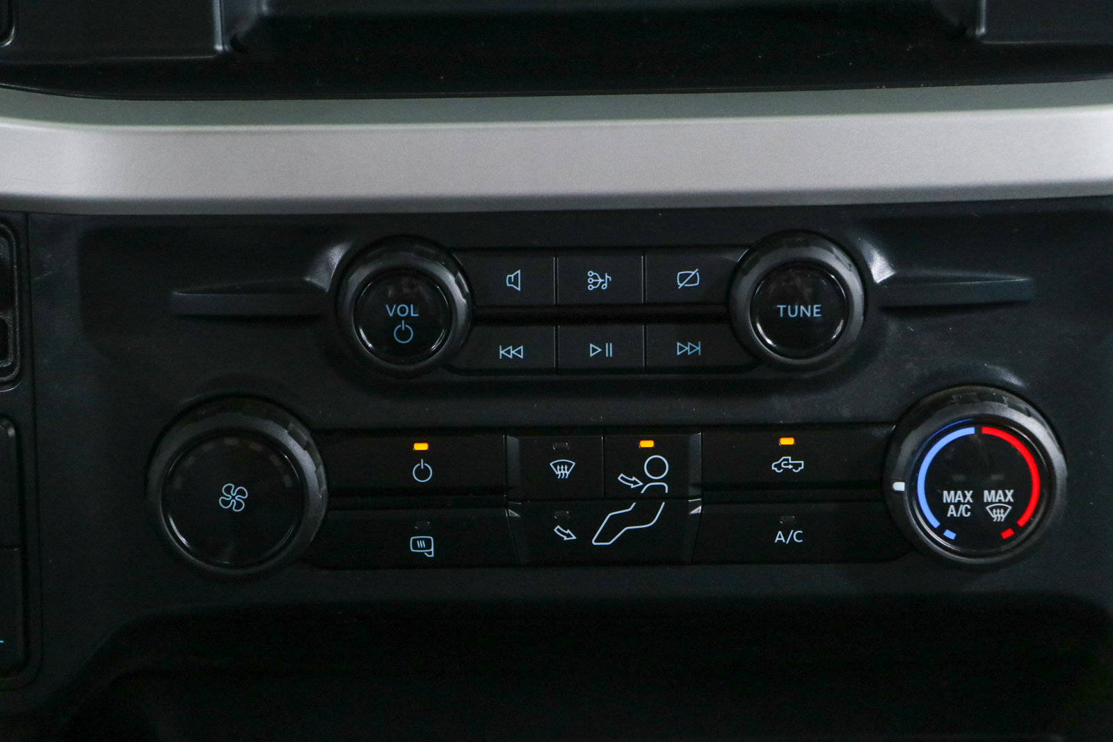 Used 2024 Ford F350 XLT w/ FX4 Off-Road Package AWD/4WD image 21