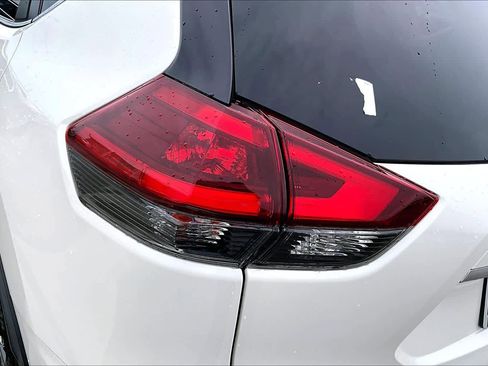 Used 2020 Nissan Rogue SV w/ Premium Package AWD/4WD image 28