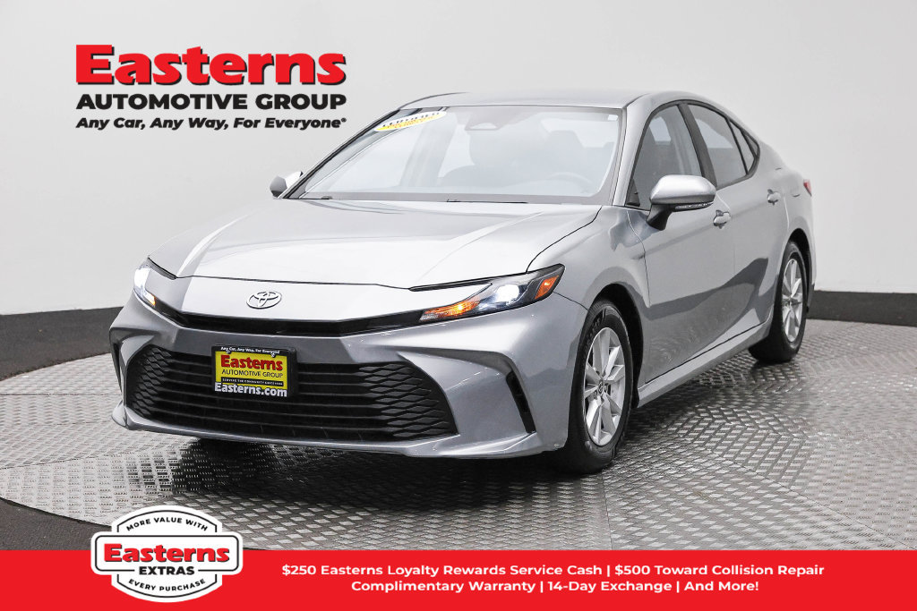 Used 2025 Toyota Camry LE w/ Convenience Package FWD image 1