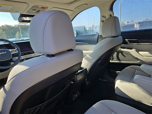 New 2025 Kia Telluride EX w/ EX Captain's Chair Package image 9