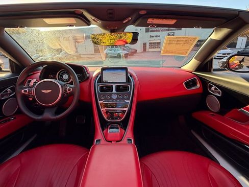 Used 2019 Aston Martin DB11 Volante image 10