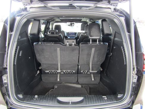Used 2025 Chrysler Pacifica Limited FWD image 6
