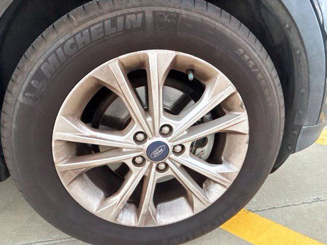 Used 2018 Ford Escape SE w/ SE Sync 3 Package FWD image 12