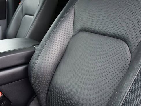 Used 2024 Land Rover Defender 90 X-Dynamic SE image 19