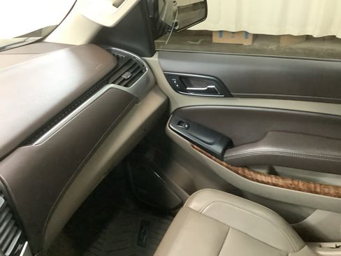Used 2019 Chevrolet Tahoe Premier AWD/4WD image 22