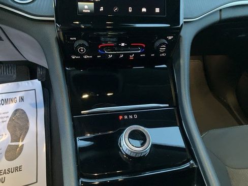 Used 2023 Jeep Grand Cherokee Laredo X image 17