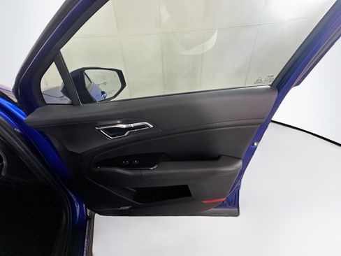 Used 2025 Kia Sportage SX image 32