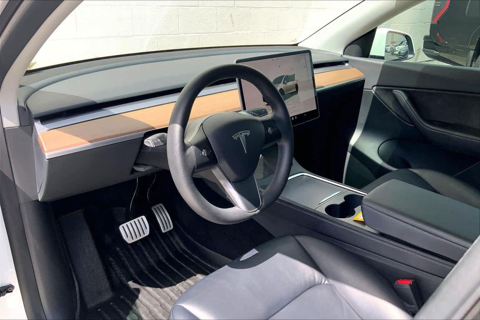 Used 2022 Tesla Model Y Performance AWD/4WD image 2
