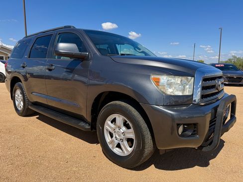 Used 2013 Toyota Sequoia SR5 RWD image 3