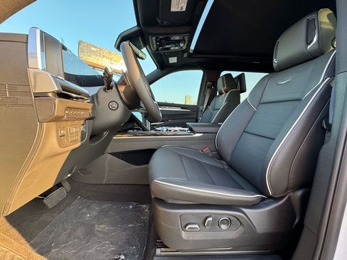 New 2026 Cadillac Escalade ESV Sport w/ LPO, ONYX Package image 24