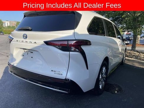 Used 2022 Toyota Sienna Platinum AWD/4WD image 6