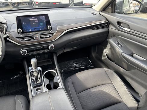 Used 2024 Nissan Altima 2.5 SV AWD/4WD image 24