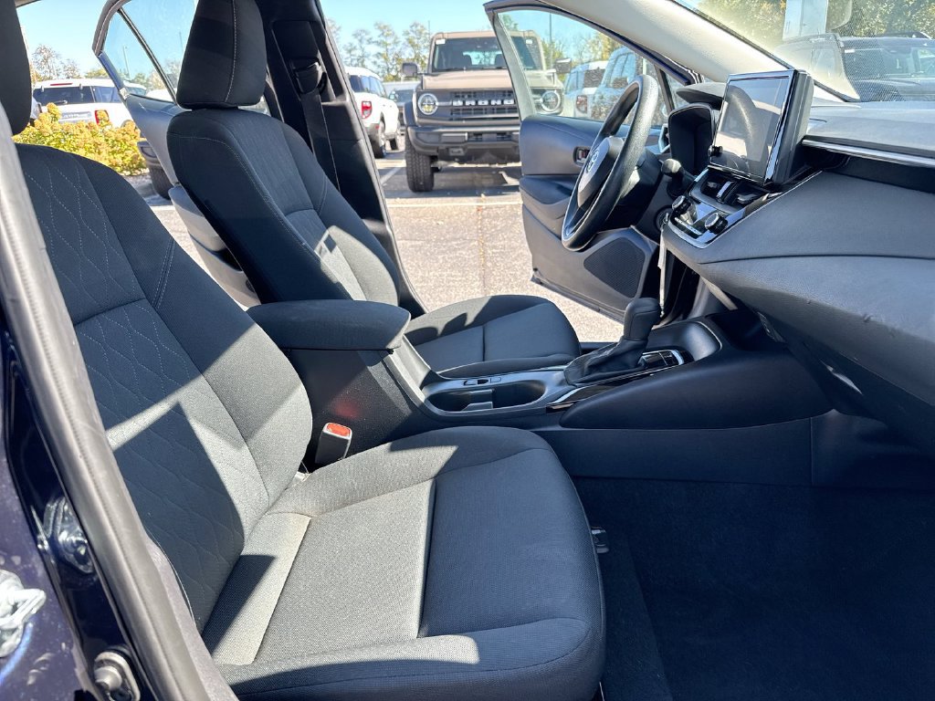 Used 2025 Toyota Corolla LE FWD image 21