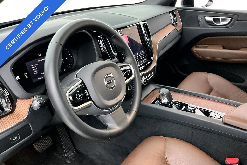 Used 2025 Volvo XC60 B5 Plus AWD/4WD image 16