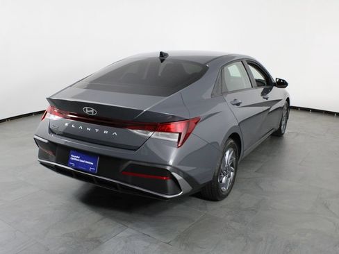 Certified 2024 Hyundai Elantra SEL FWD image 4