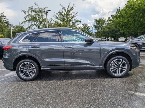 Used 2025 Audi Q5 Premium w/ Convenience Package image 11