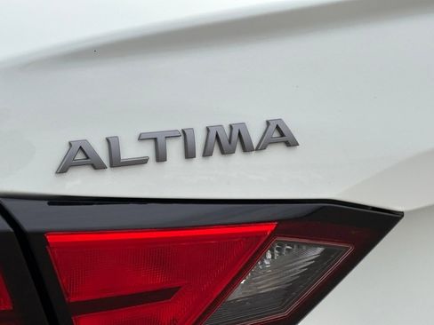 Certified 2025 Nissan Altima 2.5 SV image 9