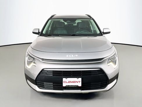 Used 2023 Kia Niro EX w/ EX Cold Weather Package FWD image 3