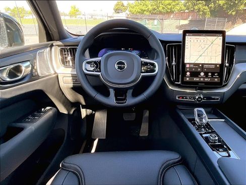 New 2026 Volvo XC60 T8 Ultra w/ Climate Package AWD/4WD image 15