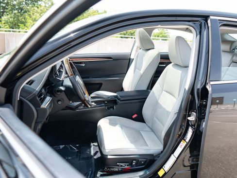 Used 2014 Lexus ES 350 w/ Luxury Package FWD image 16