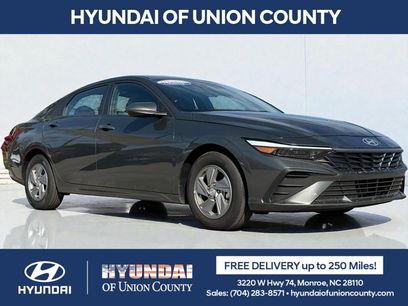 Certified 2025 Hyundai Elantra SE w/ Cargo Package