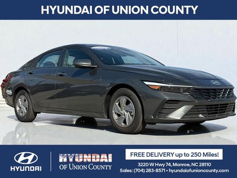Certified 2025 Hyundai Elantra SE w/ Cargo Package image 1