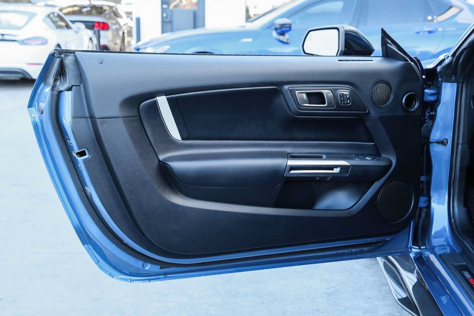 Used 2020 Ford Mustang Shelby GT500 w/ Technology Package RWD image 38