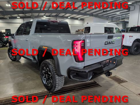 Used 2025 GMC Sierra 2500 AT4X AWD/4WD image 4