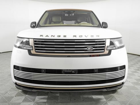 Used 2024 Land Rover Range Rover SV image 2
