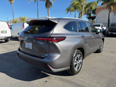 Used 2024 Toyota Highlander XLE image 8
