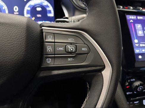 Used 2024 Jeep Grand Cherokee Altitude AWD/4WD image 14