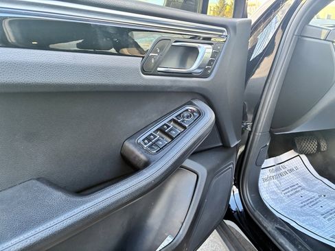 Used 2017 Porsche Macan w/ Driver Memory Package image 20