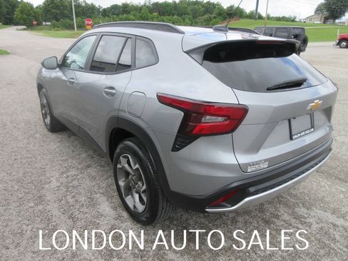 Used 2026 Chevrolet Trax LT FWD image 4