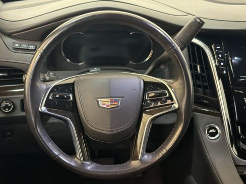 Used 2020 Cadillac Escalade Platinum RWD image 15