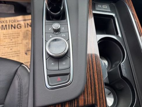 Used 2024 Cadillac Escalade ESV Premium Luxury AWD/4WD image 17