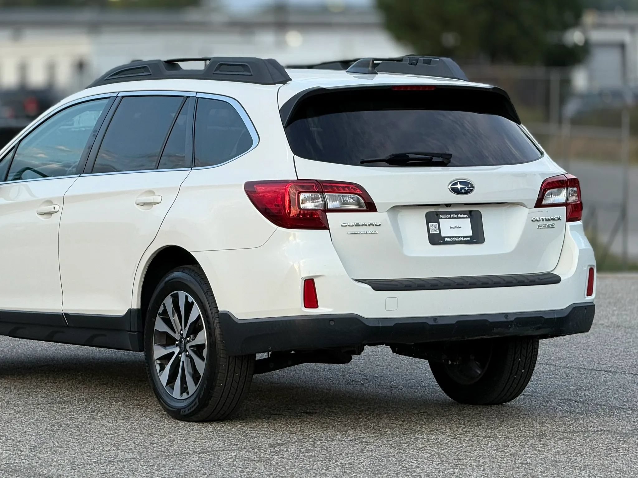 Used 2017 Subaru Outback 2.5i Limited AWD/4WD image 16