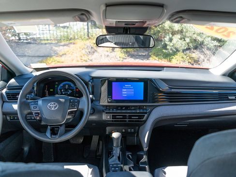 Used 2025 Toyota Camry LE FWD image 20