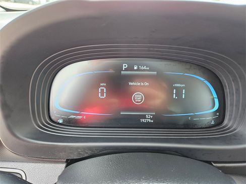 Used 2025 Hyundai Venue SEL image 19