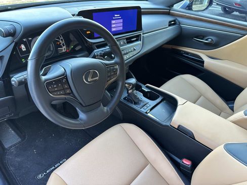 Used 2025 Lexus ES 300h w/ Premium Package image 22