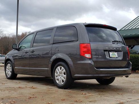 Used 2018 Dodge Grand Caravan SE w/ UConnect Hands-Free Group image 3