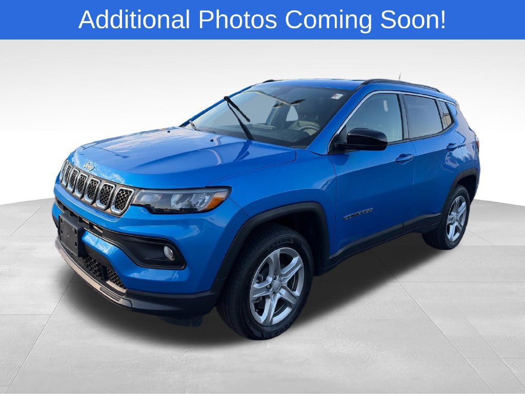 Used 2023 Jeep Compass Latitude w/ Convenience Group AWD/4WD image 3