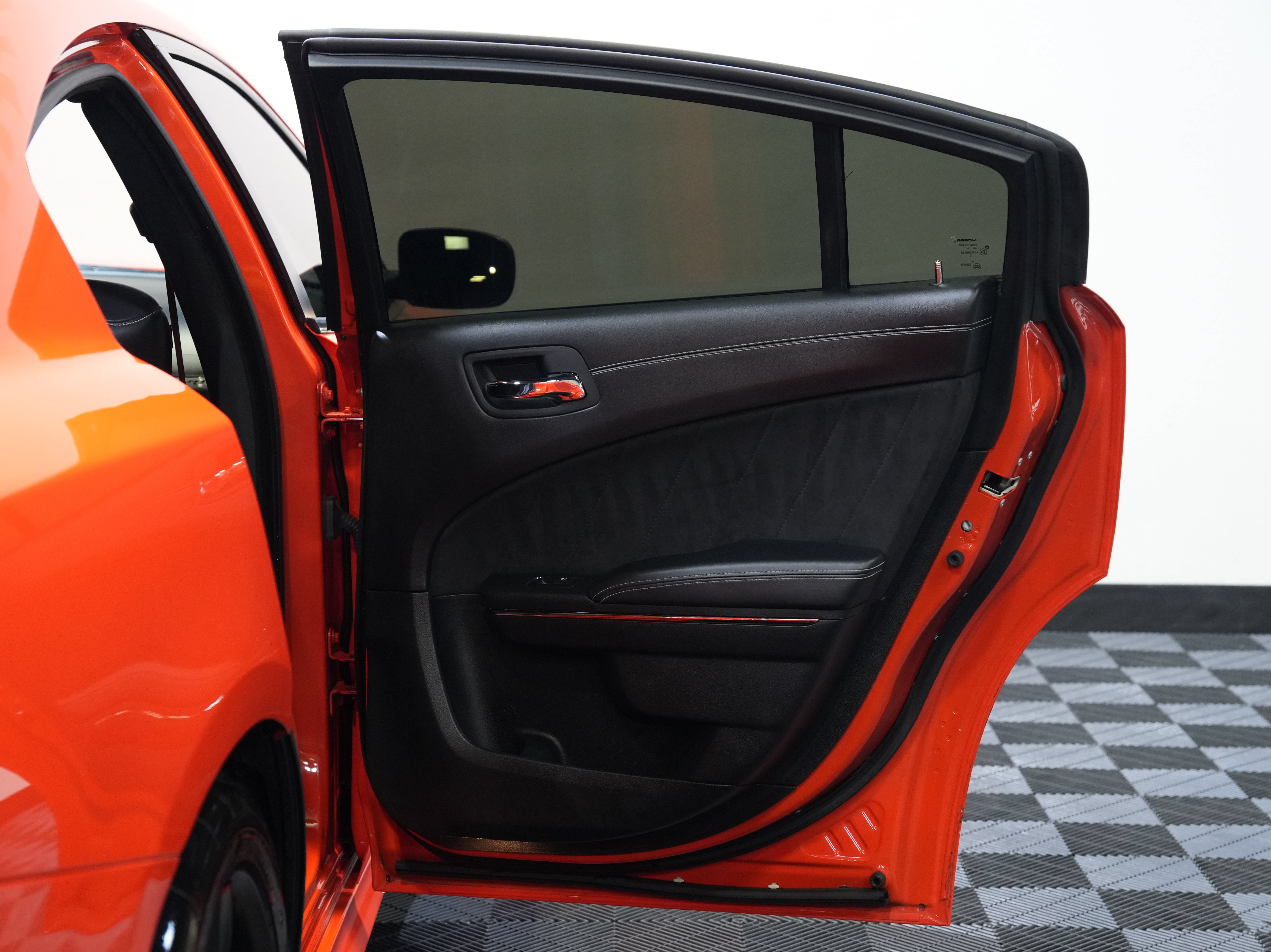 Used 2019 Dodge Charger SRT Hellcat w/ Navigation & Travel Group RWD image 28