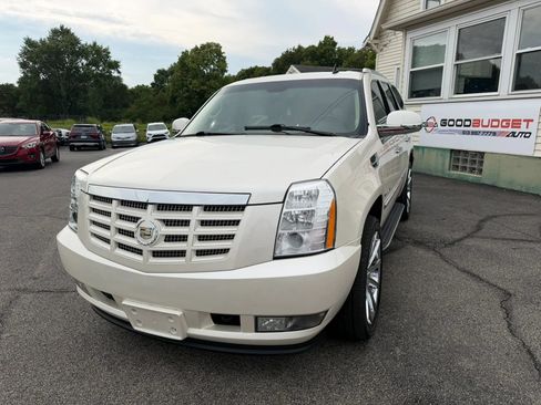 Used 2013 Cadillac Escalade Luxury AWD/4WD image 1