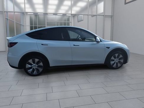 Used 2023 Tesla Model Y Performance AWD/4WD image 9