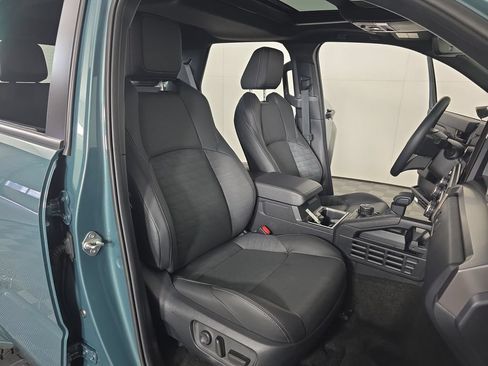 Used 2025 Toyota 4Runner TRD Off-Road Premium AWD/4WD image 33