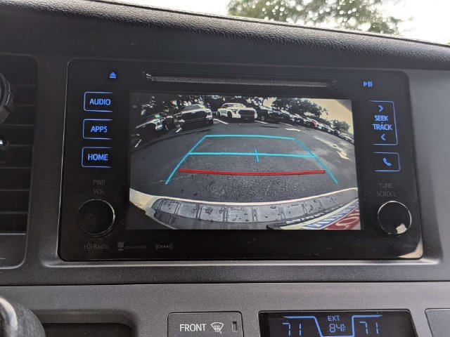 Used 2017 Toyota Sienna XLE FWD image 23